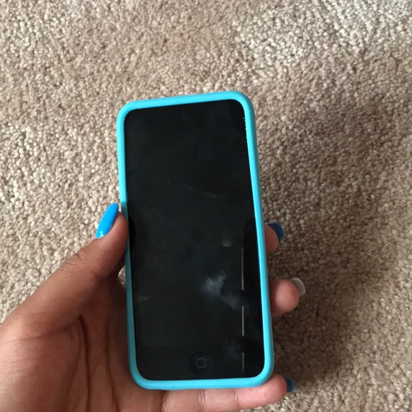 one pink and one blue silicone ipod 5&6 phone case - Picture 2 of 3